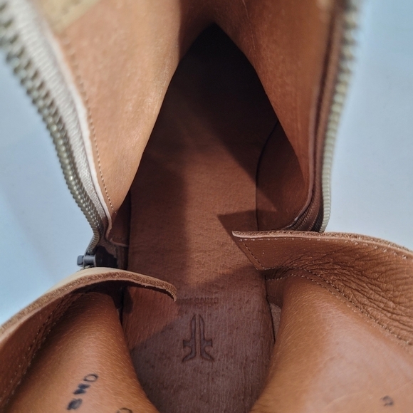 Frye Natalie Double Zip Leather Bootie - Size 7.5 - Picture 10 of 16